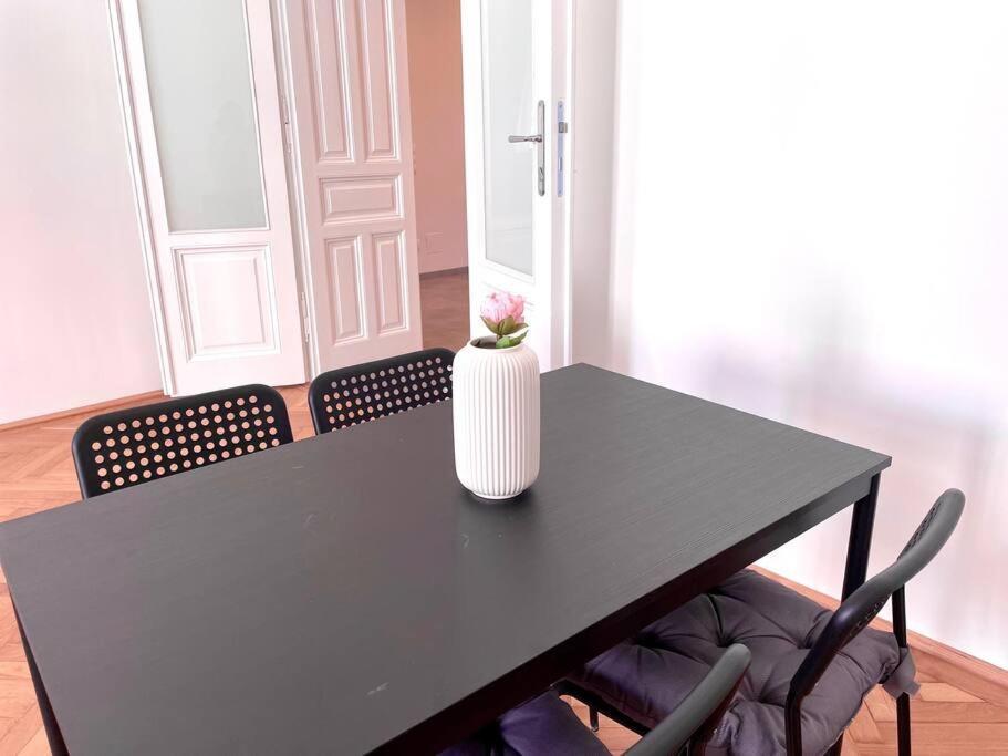 Brand New Spacious & Stylish Aptmt In City-Centre Відень Екстер'єр фото