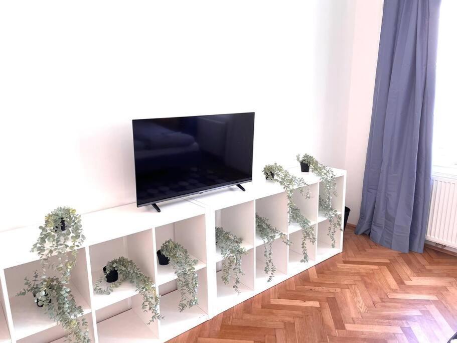 Brand New Spacious & Stylish Aptmt In City-Centre Відень Екстер'єр фото